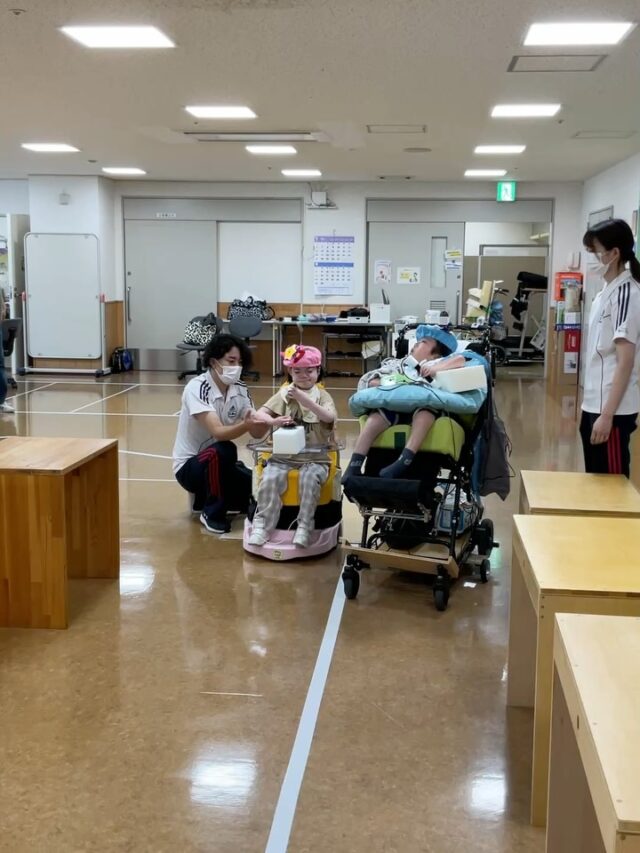 #早産児　#低出生体重児　#障がい児　#障害児　#重症心身障害　#重症心身障がい　#重症心身障害児　#重症心身障がい児　#医療的ケア　#医療的ケア児　#肢体不自由　#肢体不自由児　#脳性麻痺　#脳性まひ　#脳性麻痺児　#脳性まひ児　#筋ジストロフィー　#脊髄性筋萎縮症　#遺伝性疾患　#遺伝子疾患　#発達障害　#発達障がい　#ベビーロコ　#babyloco #電動移動　#電動車椅子　#理学療法士　#作業療法士　#リハビリテーション　#リハビリ