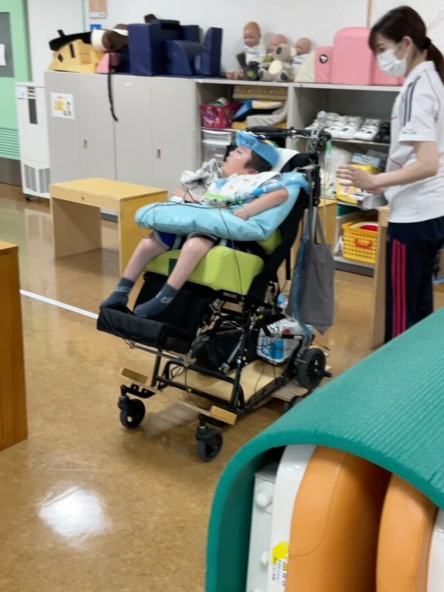 #早産児　#低出生体重児　#障がい児　#障害児　#重症心身障害　#重症心身障がい　#重症心身障害児　#重症心身障がい児　#医療的ケア　#医療的ケア児　#肢体不自由　#肢体不自由児　#脳性麻痺　#脳性まひ　#脳性麻痺児　#脳性まひ児　#筋ジストロフィー　#脊髄性筋萎縮症　#遺伝性疾患　#遺伝子疾患　#発達障害　#発達障がい　#ベビーロコ　#babyloco #電動移動　#電動車椅子　#理学療法士　#作業療法士　#リハビリテーション　#リハビリ