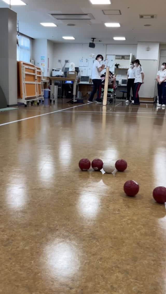 .
前半組！
それぞれ投球練習とペットボトルを倒す課題です！
みんな絶好調でした😌

#負けられない戦いがそこにはある#みんなちがってみんないい
#ぼっちゃってたのしい 
#切磋琢磨　#その先を目指して  #初志貫徹　#一投入魂　#ボッチャってたのしい#ボッチャクラブの司令塔　　#立位の貴公子　#アプローチの勝負師(やるときやる男)#ボッチャ会の新星　#ボッチャ　#アプローチ　#ヒット　#プッシュ　#スポーツ　#勝負　#試合　#ゲーム　#四天王寺和らぎ苑　#リハビリ　#リハ　#リハビリテーション　#PT #理学療法士　#OT #作業療法士　 #大阪府　#富田林市