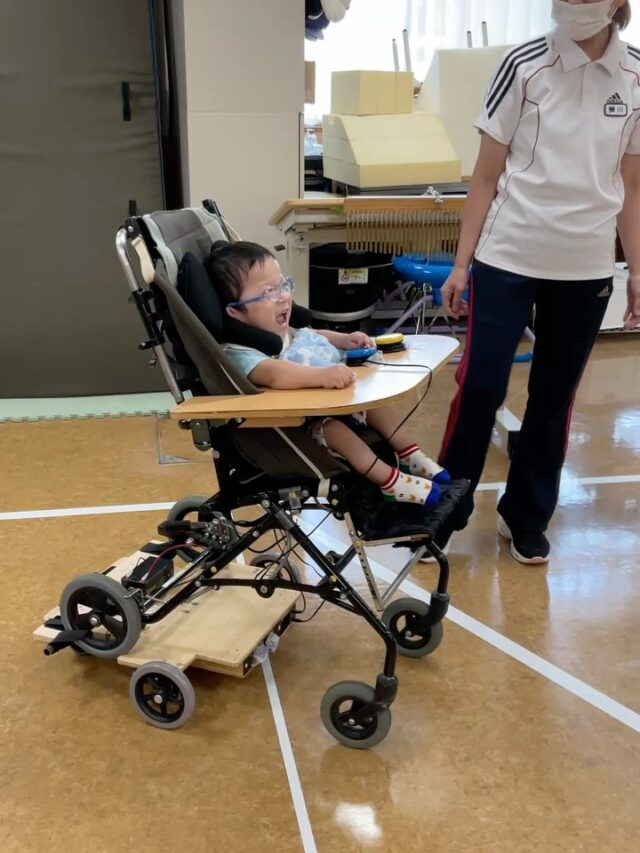 #早産児　#低出生体重児　#障がい児　#障害児　#重症心身障害　#重症心身障がい　#重症心身障害児　#重症心身障がい児　#医療的ケア　#医療的ケア児　#肢体不自由　#肢体不自由児　#脳性麻痺　#脳性まひ　#脳性麻痺児　#脳性まひ児　#筋ジストロフィー　#脊髄性筋萎縮症　#遺伝性疾患　#遺伝子疾患　#発達障害　#発達障がい　#ベビーロコ　#babyloco #電動移動　#電動車椅子　#理学療法士　#作業療法士　#リハビリテーション　#リハビリ