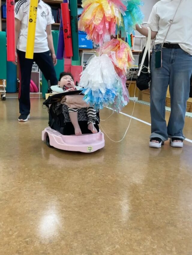 #早産児　#低出生体重児　#障がい児　#障害児　#重症心身障害　#重症心身障がい　#重症心身障害児　#重症心身障がい児　#医療的ケア　#医療的ケア児　#肢体不自由　#肢体不自由児　#脳性麻痺　#脳性まひ　#脳性麻痺児　#脳性まひ児　#筋ジストロフィー　#脊髄性筋萎縮症　#遺伝性疾患　#遺伝子疾患　#発達障害　#発達障がい　#ベビーロコ　#babyloco #電動移動　#電動車椅子　#理学療法士　#作業療法士　#リハビリテーション　#リハビリ
