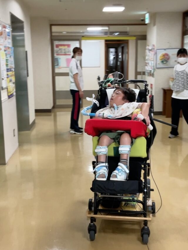 #早産児　#低出生体重児　#障がい児　#障害児　#重症心身障害　#重症心身障がい　#重症心身障害児　#重症心身障がい児　#医療的ケア　#医療的ケア児　#肢体不自由　#肢体不自由児　#脳性麻痺　#脳性まひ　#脳性麻痺児　#脳性まひ児　#筋ジストロフィー　#脊髄性筋萎縮症　#遺伝性疾患　#遺伝子疾患　#発達障害　#発達障がい　#ベビーロコ　#babyloco #電動移動　#電動車椅子　#理学療法士　#作業療法士　#リハビリテーション　#リハビリ