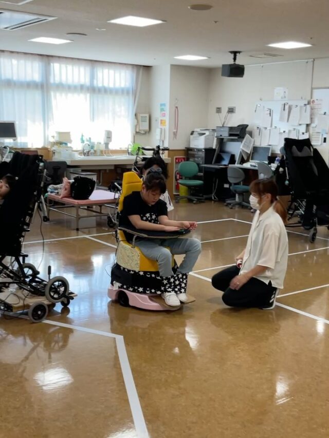 #早産児　#低出生体重児　#障がい児　#障害児　#重症心身障害　#重症心身障がい　#重症心身障害児　#重症心身障がい児　#医療的ケア　#医療的ケア児　#肢体不自由　#肢体不自由児　#脳性麻痺　#脳性まひ　#脳性麻痺児　#脳性まひ児　#筋ジストロフィー　#脊髄性筋萎縮症　#遺伝性疾患　#遺伝子疾患　#発達障害　#発達障がい　#ベビーロコ　#babyloco #電動移動　#電動車椅子　#理学療法士　#作業療法士　#リハビリテーション　#リハビリ