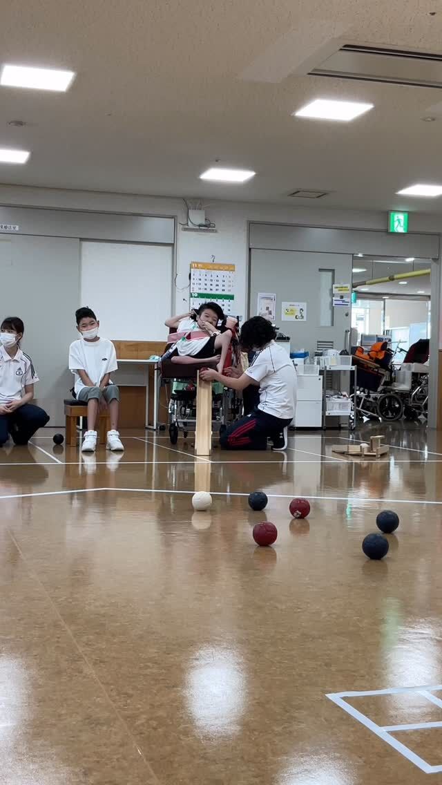 .
前半組の試合場面！
悔しい、うまくできた　など
様々な表情が見られます😆

#負けられない戦いがそこにはある#みんなちがってみんないい
#ぼっちゃってたのしい 
#切磋琢磨　#その先を目指して  #初志貫徹　#一投入魂　#ボッチャってたのしい#ボッチャ　#アプローチ　#ヒット　#プッシュ　#スポーツ　#勝負　#試合　#ゲーム　#四天王寺和らぎ苑　#リハビリ　#リハ　#リハビリテーション　#PT #理学療法士　#OT #作業療法士　 #大阪府　#富田林市