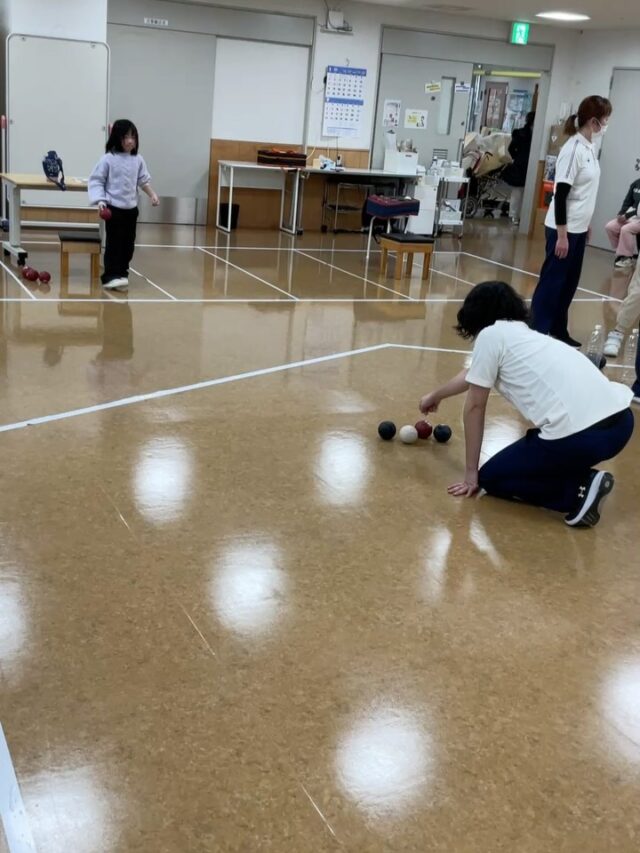 .
2026.01.24
新年一発目のボッチャクラブは
大会に向けての練習をみっちりしました！

#四天王寺やわらぎ苑 
#リハビリ 
#ボッチャ 
#ボッチャクラブ 
#ボッチャってたのしい
