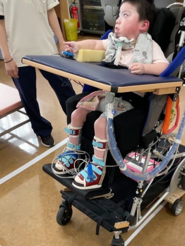 #早産児　#低出生体重児　#障がい児　#障害児　#重症心身障害　重症心身障がい　重症心身障害児　重症心身障がい児　医療的ケア　医療的ケア児　肢体不自由　肢体不自由児　脳性麻痺　脳性まひ　脳性麻痺児　脳性まひ児　筋ジストロフィー　脊髄性筋萎縮症　遺伝性疾患　遺伝子疾患　発達障害　発達障がい　ベビーロコ　babyloco 電動移動　電動車椅子　理学療法士　作業療法士　リハビリテーション　リハビリ