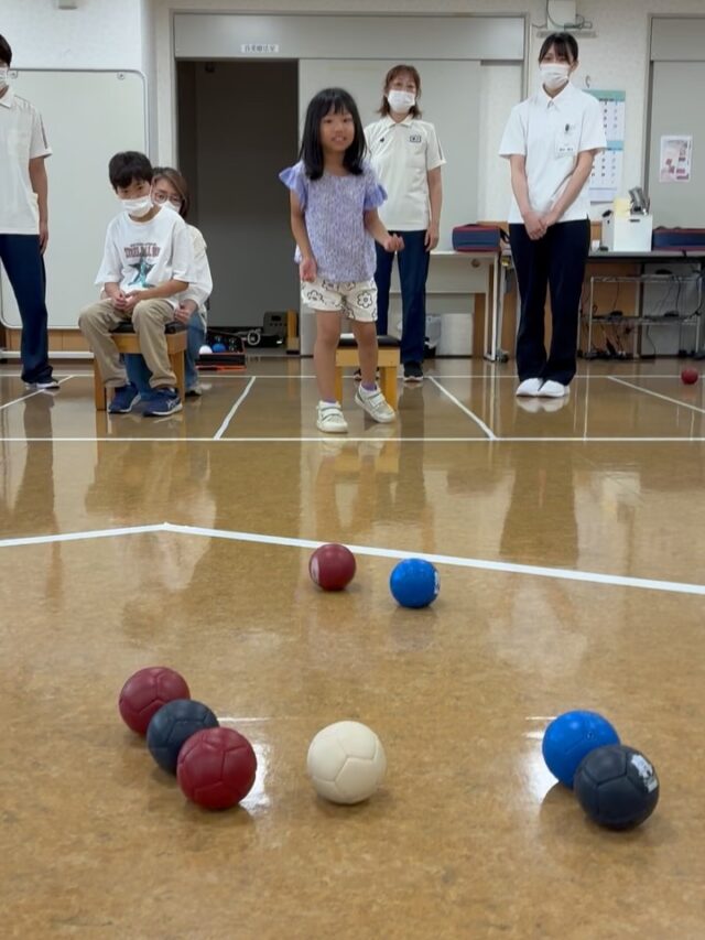 .
2026.06.27 ボッチャクラブ
前半組の試合場面！

#負けられない戦いがそこにはある #みんなちがってみんないい
#切磋琢磨　#一投入魂　#ボッチャってたのしい ボッチャ　アプローチ　ヒット　プッシュ　スポーツ　勝負　試合　ゲーム　四天王寺和らぎ苑　リハビリ　リハ　リハビリテーション　PT 理学療法士　OT 作業療法士　 大阪府