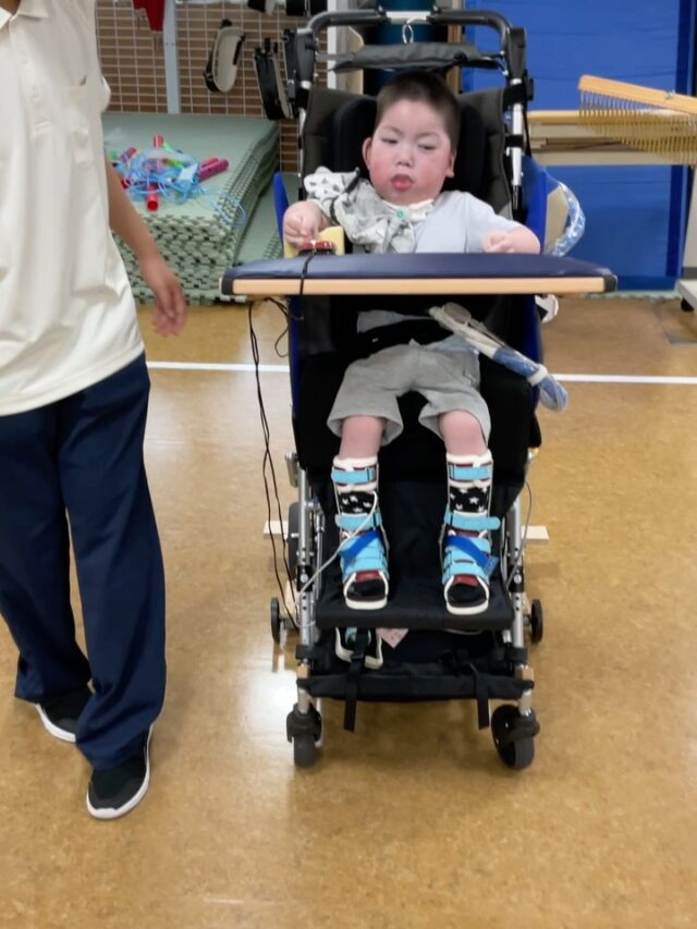 #早産児　#低出生体重児　#障がい児　#障害児　#重症心身障害　重症心身障がい　重症心身障害児　重症心身障がい児　医療的ケア　医療的ケア児　肢体不自由　肢体不自由児　脳性麻痺　脳性まひ　脳性麻痺児　脳性まひ児　筋ジストロフィー　脊髄性筋萎縮症　遺伝性疾患　遺伝子疾患　発達障害　発達障がい　ベビーロコ　babyloco 電動移動　電動車椅子　理学療法士　作業療法士　リハビリテーション　リハビリ