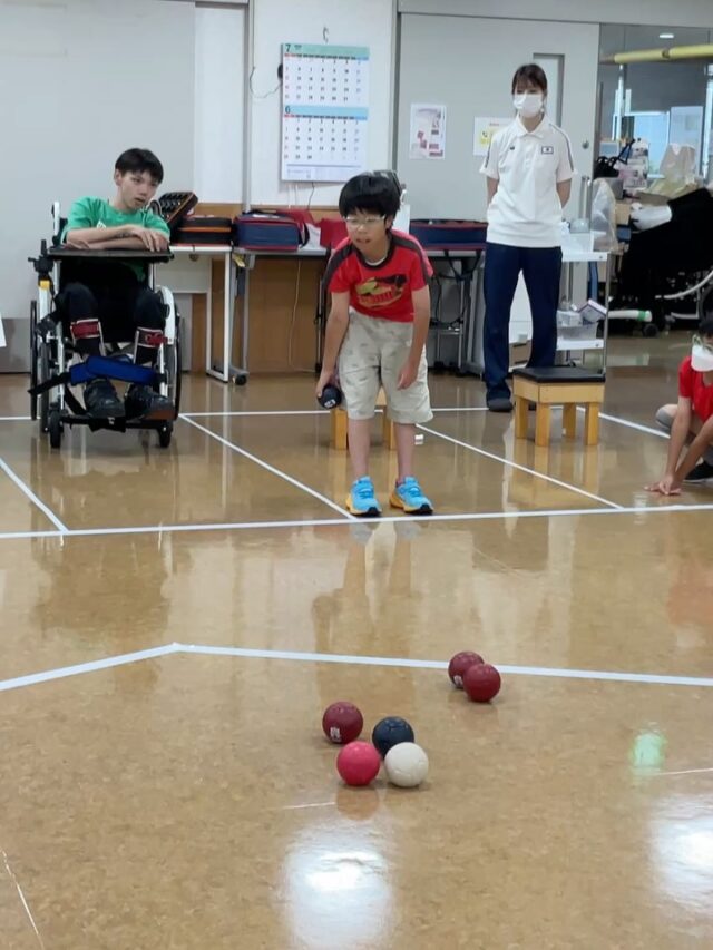 .
2026.06.27 ボッチャクラブ
前半組の試合場面！

#負けられない戦いがそこにはある #みんなちがってみんないい
#切磋琢磨　#一投入魂　#ボッチャってたのしい ボッチャ　アプローチ　ヒット　プッシュ　スポーツ　勝負　試合　ゲーム　四天王寺和らぎ苑　リハビリ　リハ　リハビリテーション　PT 理学療法士　OT 作業療法士　 大阪府