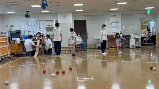 .
2026.06.27 ボッチャクラブ
前半組、後半組の練習場面です
それぞれ自分の課題に取り組んでいます

#負けられない戦いがそこにはある #みんなちがってみんないい
#切磋琢磨　#一投入魂　#ボッチャってたのしい ボッチャ　アプローチ　ヒット　プッシュ　スポーツ　勝負　試合　ゲーム　四天王寺和らぎ苑　リハビリ　リハ　リハビリテーション　PT 理学療法士　OT 作業療法士　 大阪府