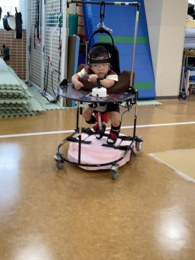 #早産児　#低出生体重児　#障がい児　#障害児　#重症心身障害　重症心身障がい　重症心身障害児　重症心身障がい児　医療的ケア　医療的ケア児　肢体不自由　肢体不自由児　脳性麻痺　脳性まひ　脳性麻痺児　脳性まひ児　筋ジストロフィー　脊髄性筋萎縮症　遺伝性疾患　遺伝子疾患　発達障害　発達障がい　ベビーロコ　babyloco 電動移動　電動車椅子　理学療法士　作業療法士　リハビリテーション　リハビリ