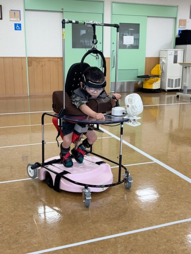 #早産児　#低出生体重児　#障がい児　#障害児　#重症心身障害　重症心身障がい　重症心身障害児　重症心身障がい児　医療的ケア　医療的ケア児　肢体不自由　肢体不自由児　脳性麻痺　脳性まひ　脳性麻痺児　脳性まひ児　筋ジストロフィー　脊髄性筋萎縮症　遺伝性疾患　遺伝子疾患　発達障害　発達障がい　ベビーロコ　babyloco 電動移動　電動車椅子　理学療法士　作業療法士　リハビリテーション　リハビリ