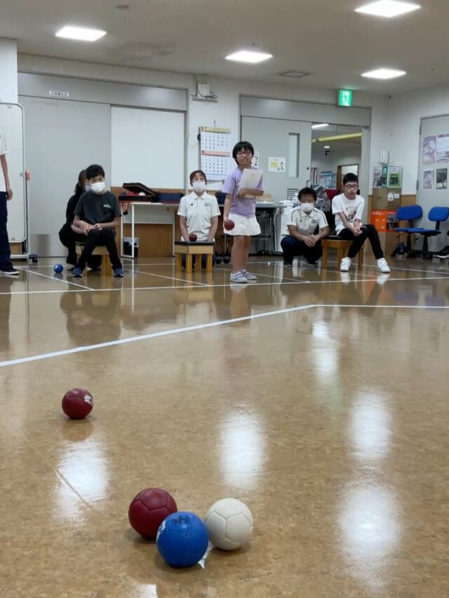 .
2026.09.26 ボッチャクラブ
.
今日は試合中心に行いました
色々なチームの組み合わせで練習し、
コミュニケーションをとったり、作戦を考えました
．
前半組の様子です
.
#負けられない戦いがそこにはある #みんなちがってみんないい
#切磋琢磨　#一投入魂　#ボッチャってたのしい ボッチャ　アプローチ　ヒット　プッシュ　スポーツ　勝負　試合　ゲーム　四天王寺和らぎ苑　リハビリ　リハ　リハビリテーション　PT 理学療法士　OT 作業療法士　 大阪府　富田林市