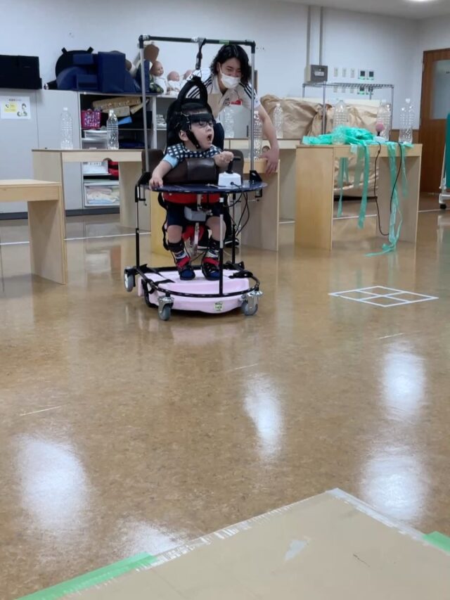 #早産児　#低出生体重児　#障がい児　#障害児　#重症心身障害　重症心身障がい　重症心身障害児　重症心身障がい児　医療的ケア　医療的ケア児　肢体不自由　肢体不自由児　脳性麻痺　脳性まひ　脳性麻痺児　脳性まひ児　筋ジストロフィー　脊髄性筋萎縮症　遺伝性疾患　遺伝子疾患　発達障害　発達障がい　ベビーロコ　babyloco 電動移動　電動車椅子　理学療法士　作業療法士　リハビリテーション　リハビリ