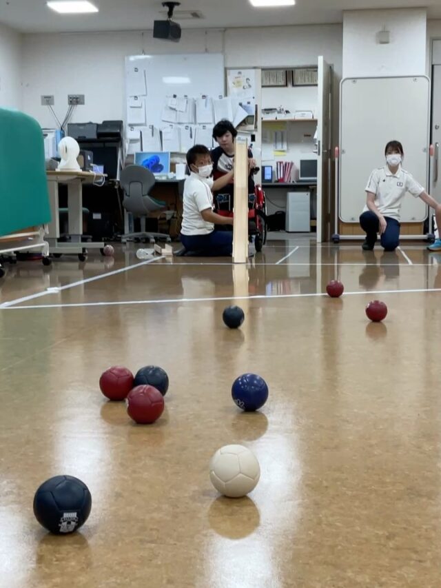 .
2026.09.26 ボッチャクラブ
.
今日は試合中心に行いました
色々なチームの組み合わせで練習し、
コミュニケーションをとったり、作戦を考えました
．
後半組の様子です
.
#負けられない戦いがそこにはある #みんなちがってみんないい
#切磋琢磨　#一投入魂　#ボッチャってたのしい ボッチャ　アプローチ　ヒット　プッシュ　スポーツ　勝負　試合　ゲーム　四天王寺和らぎ苑　リハビリ　リハ　リハビリテーション　PT 理学療法士　OT 作業療法士　 大阪府　富田林市