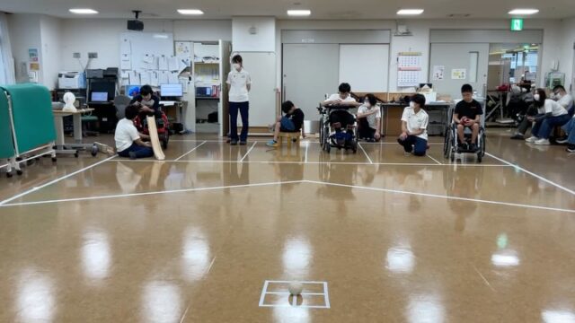 .
2026.09.26 ボッチャクラブ
.
後半組の試合でのタイブレークの様子です
盛り上がりました！
．
今日は職員も真剣に試合に参加！
なんとなく載せておきます👍
.
#負けられない戦いがそこにはある #みんなちがってみんないい
#切磋琢磨　#一投入魂　#ボッチャってたのしい ボッチャ　アプローチ　ヒット　プッシュ　スポーツ　勝負　試合　ゲーム　四天王寺和らぎ苑　リハビリ　リハ　リハビリテーション　PT 理学療法士　OT 作業療法士　 大阪府　富田林市