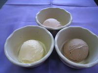 アイスクリーム（バニラ・チョコレート・ストロベリー）.JPGのサムネール画像